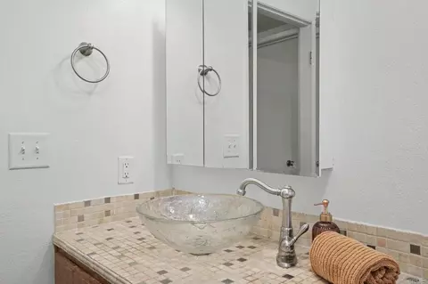 Bath - 4540 Maple Ave #243, La Mesa, CA 91941 photo 3 of 3
