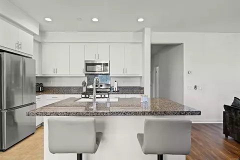 Kitchen - 45477 Calle Cirros, Temecula, CA 92592 photo 3 of 4