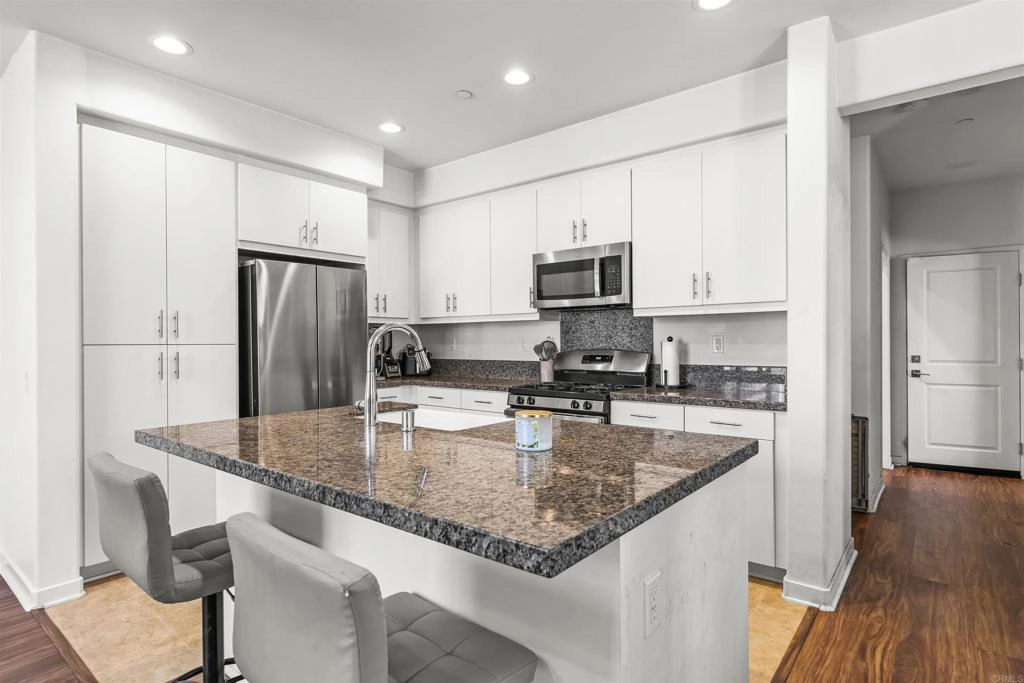 Kitchen - 45477 Calle Cirros, Temecula, CA 92592 photo 4 of 4