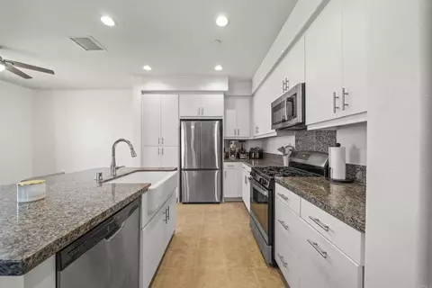 Kitchen - 45477 Calle Cirros, Temecula, CA 92592 photo 2 of 4