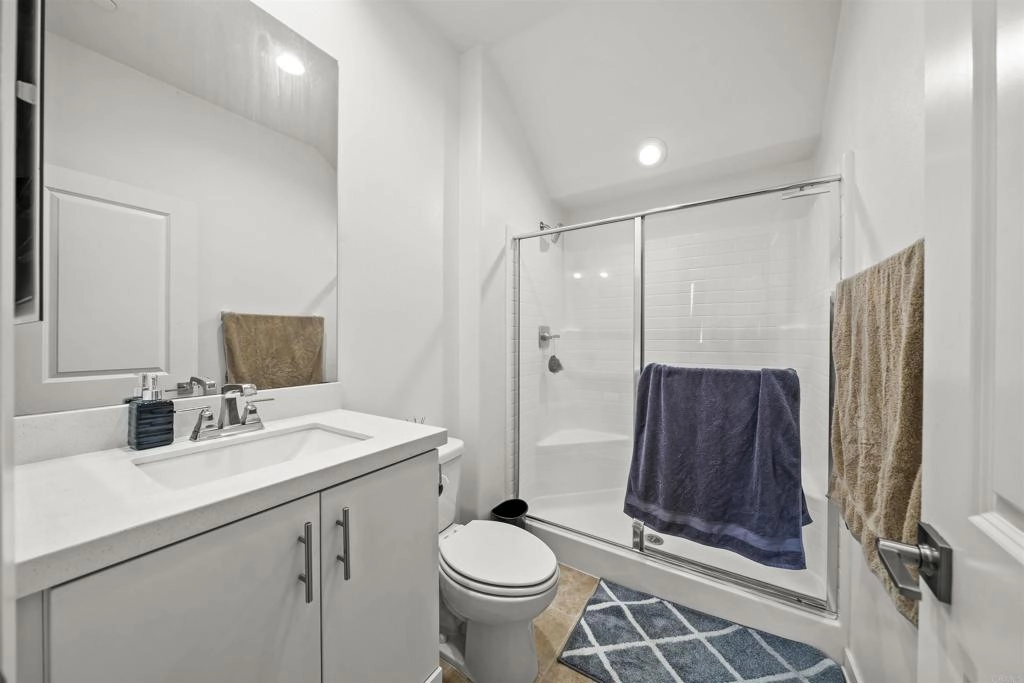 Bath - 45477 Calle Cirros, Temecula, CA 92592 photo 1 of 4
