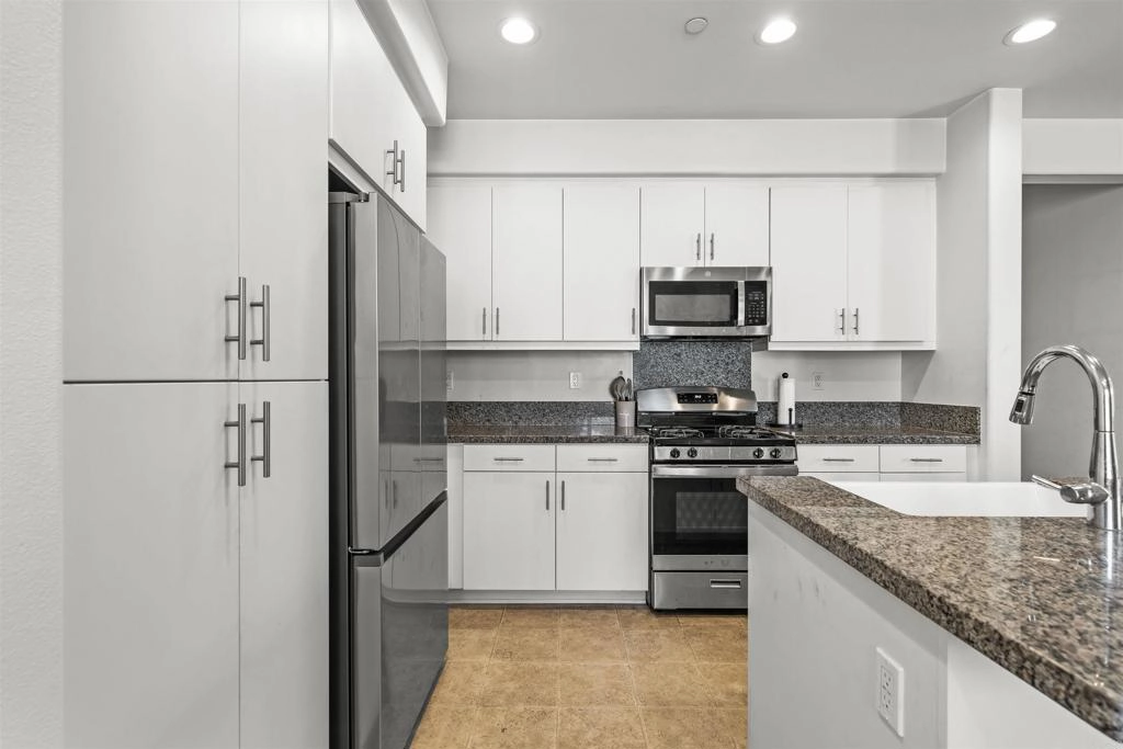 Kitchen - 45477 Calle Cirros, Temecula, CA 92592 photo 1 of 4