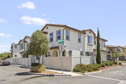 Exterior - 45477 Calle Cirros, Temecula, CA 92592 photo 2 of 8