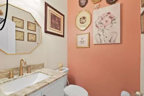 Bath - 1394 Pershing Rd, Chula Vista, CA 91913 photo 2 of 3