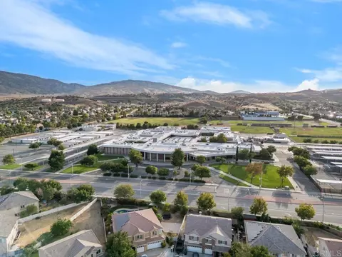 View/Area - 39210 Stallion Dr, Palmdale, CA 93551 photo 8 of 9