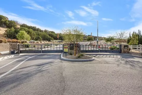 View/Area - 39210 Stallion Dr, Palmdale, CA 93551 photo 2 of 9