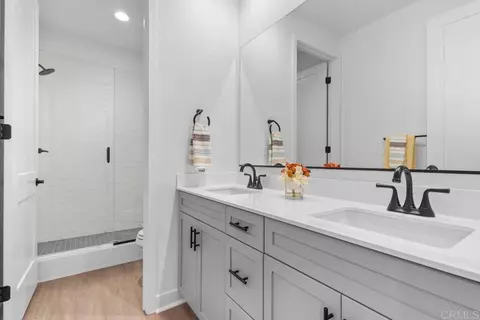 Bath - 39210 Stallion Dr, Palmdale, CA 93551 photo 5 of 7