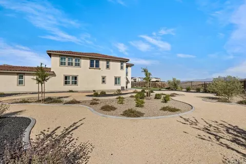Exterior - 39210 Stallion Dr, Palmdale, CA 93551 photo 9 of 12