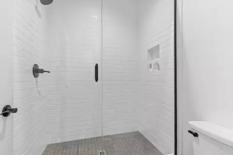 Bath - 39210 Stallion Dr, Palmdale, CA 93551 photo 6 of 7