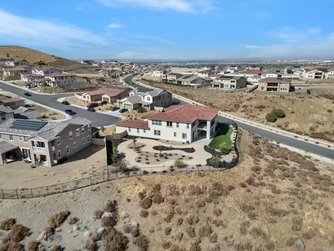 View/Area - 39210 Stallion Dr, Palmdale, CA 93551 photo 3 of 9