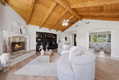 Living - 3676 Alta Vista Dr, Fallbrook, CA 92028 photo 2 of 3