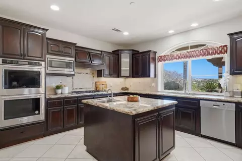 Kitchen - 3676 Alta Vista Dr, Fallbrook, CA 92028 photo 2 of 7