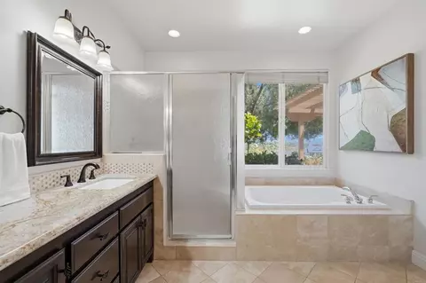Bath - 3676 Alta Vista Dr, Fallbrook, CA 92028 photo 2 of 4