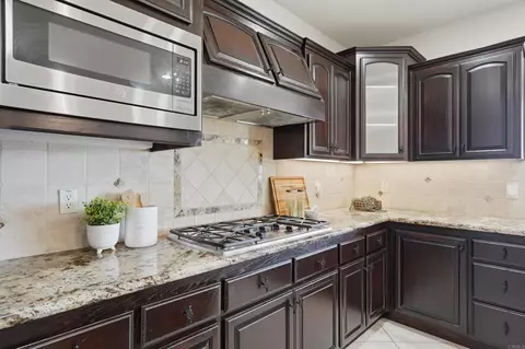 Kitchen - 3676 Alta Vista Dr, Fallbrook, CA 92028 photo 4 of 7