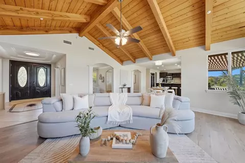 Living - 3676 Alta Vista Dr, Fallbrook, CA 92028 photo 3 of 3