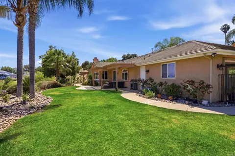 Exterior - 3676 Alta Vista Dr, Fallbrook, CA 92028 photo 3 of 14