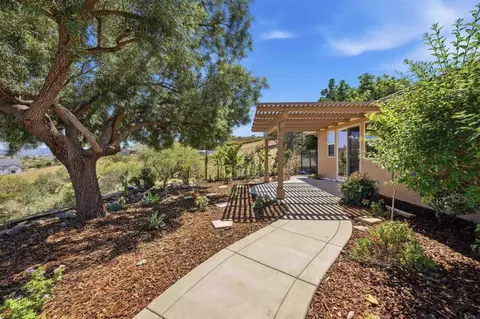 Exterior - 3676 Alta Vista Dr, Fallbrook, CA 92028 photo 5 of 14