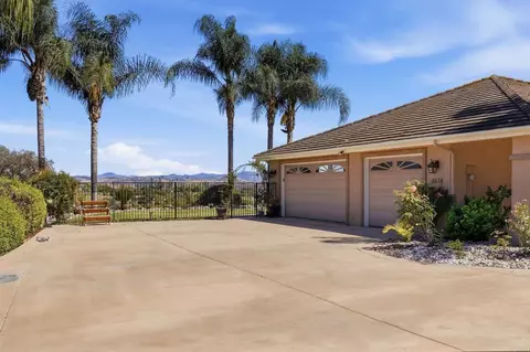 Exterior - 3676 Alta Vista Dr, Fallbrook, CA 92028 photo 13 of 14
