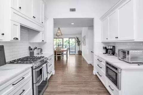 Entry Way - 3550 Laketree Dr, Fallbrook, CA 92028 photo 1 of 1