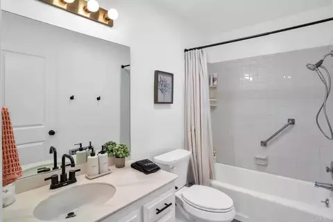 Bath - 3550 Laketree Dr, Fallbrook, CA 92028 photo 3 of 6