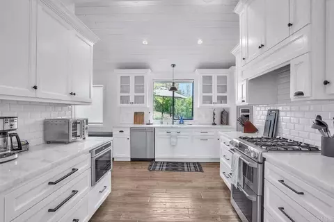 Kitchen - 3550 Laketree Dr, Fallbrook, CA 92028 photo 3 of 3