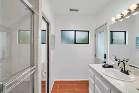 Bath - 3550 Laketree Dr, Fallbrook, CA 92028 photo 5 of 6