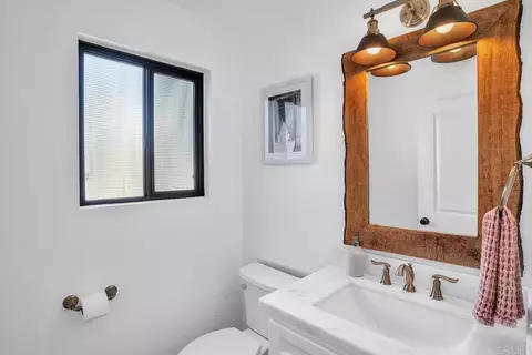 Bath - 3550 Laketree Dr, Fallbrook, CA 92028 photo 2 of 6