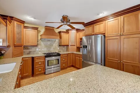 Kitchen - 2185 Via Dieguenos, Alpine, CA 91901 photo 2 of 4