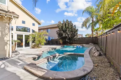 Exterior - 522 Bayona Loop, Chula Vista, CA 91910 photo 5 of 12