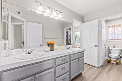 Bath - 522 Bayona Loop, Chula Vista, CA 91910 photo 5 of 6