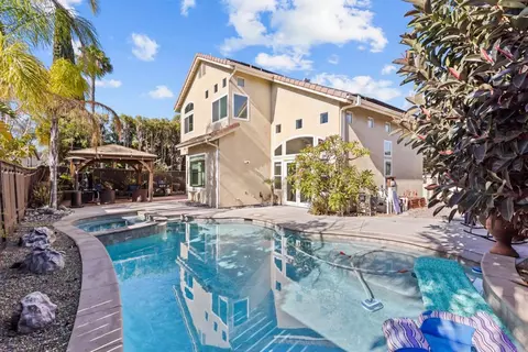 Exterior - 522 Bayona Loop, Chula Vista, CA 91910 photo 4 of 12