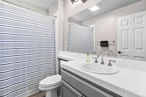 Bath - 522 Bayona Loop, Chula Vista, CA 91910 photo 1 of 6
