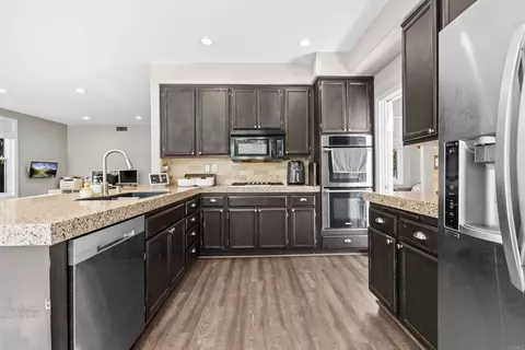 Kitchen - 522 Bayona Loop, Chula Vista, CA 91910 photo 2 of 6