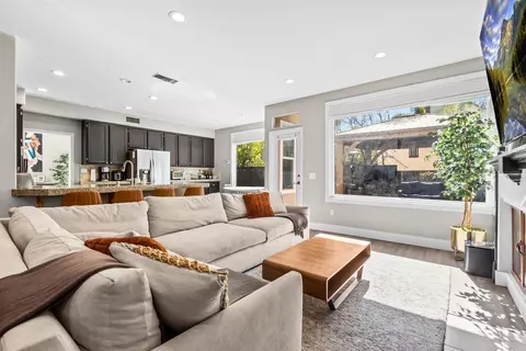 Living - 522 Bayona Loop, Chula Vista, CA 91910 photo 7 of 8