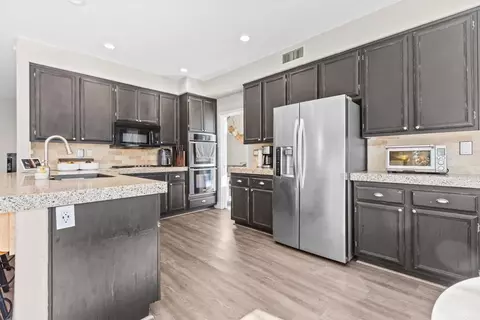 Kitchen - 522 Bayona Loop, Chula Vista, CA 91910 photo 3 of 6