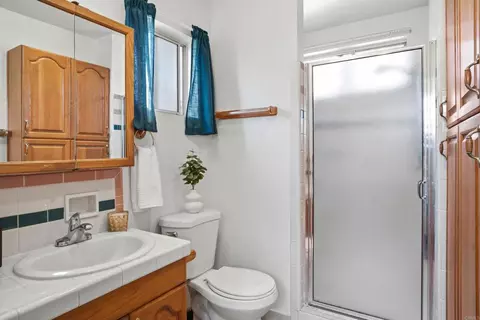 Bath - 246 Elm Ave, Imperial Beach, CA 91932 photo 3 of 8