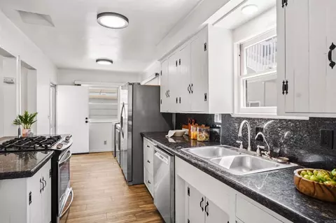 Kitchen - 246 Elm Ave, Imperial Beach, CA 91932 photo 3 of 7
