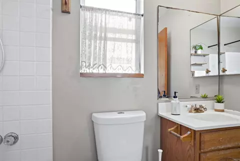 Bath - 246 Elm Ave, Imperial Beach, CA 91932 photo 7 of 8