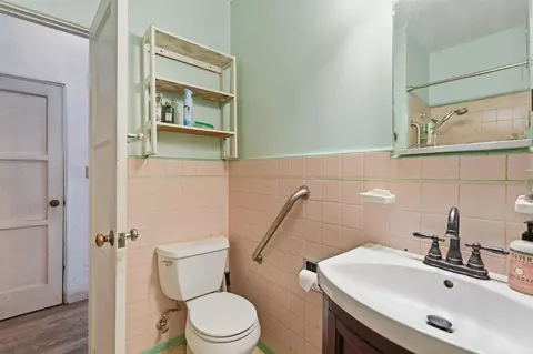 Bath - 11825 Taia Ln, Lakeside, CA 92040 photo 2 of 2