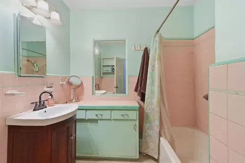 Bath - 11825 Taia Ln, Lakeside, CA 92040 photo 1 of 2