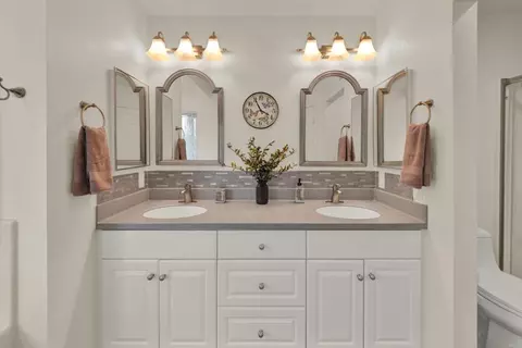Bath - 1041 Fairhill Ter, Spring Valley, CA 91977 photo 3 of 6
