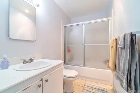 Bath - 818 E Washington Ave, Escondido, CA 92025 photo 2 of 3