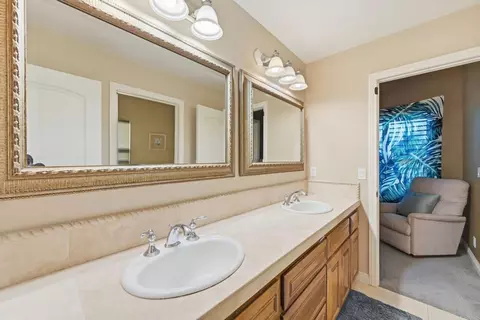 Bath - 14040 Iris Ln, Poway, CA 92064 photo 6 of 8