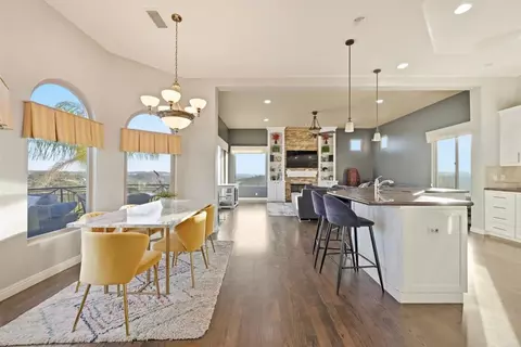 Dining - 14040 Iris Ln, Poway, CA 92064 photo 2 of 3