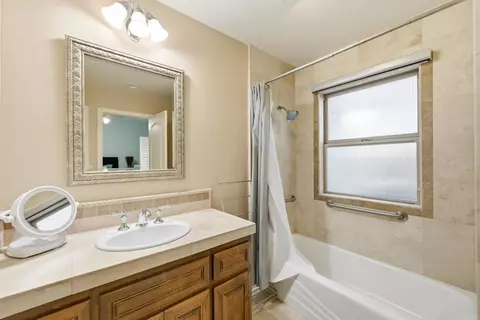 Bath - 14040 Iris Ln, Poway, CA 92064 photo 7 of 8