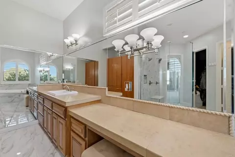 Bath - 14040 Iris Ln, Poway, CA 92064 photo 3 of 8