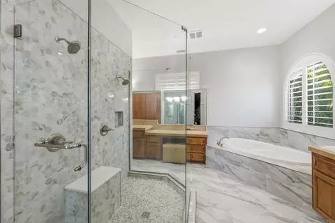 Bath - 14040 Iris Ln, Poway, CA 92064 photo 1 of 8