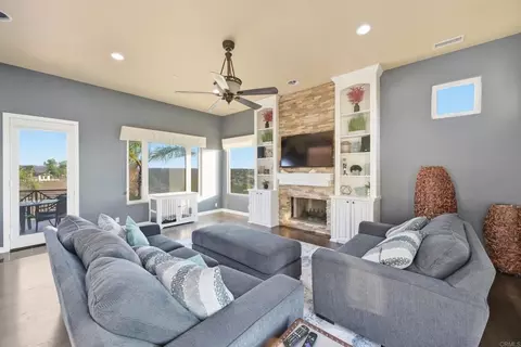 Living - 14040 Iris Ln, Poway, CA 92064 photo 1 of 2