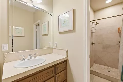 Bath - 14040 Iris Ln, Poway, CA 92064 photo 8 of 8