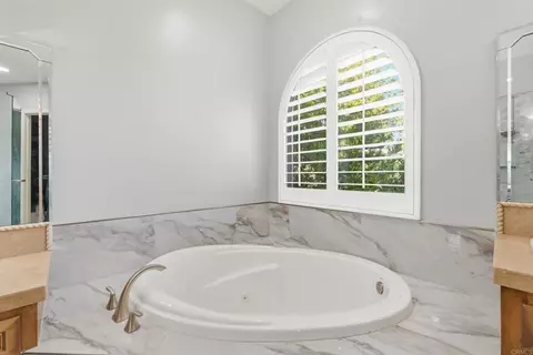 Bath - 14040 Iris Ln, Poway, CA 92064 photo 2 of 8